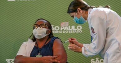 Anvisa aprova uso emergencial das vacinas CoronaVac e AstraZeneca no Brasil Anvisa aprova uso emergencial das vacinas CoronaVac e AstraZeneca no Brasil
